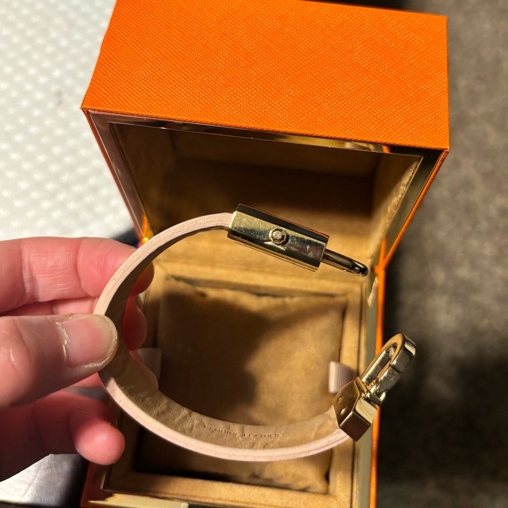 Tory Burch blush/gold surrey watch - Picture 4 of 5